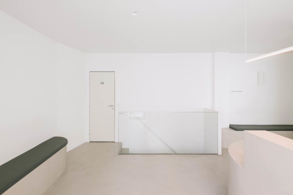 Espace d’accueil d’un cabinet d’ophtalmologie, Oglo architectes